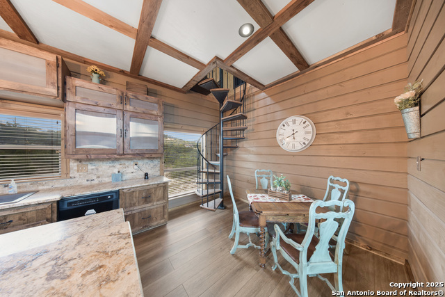 Listing photo id 10 for 189 Scenic Sunset