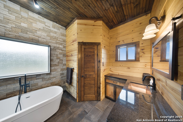 Listing photo id 15 for 189 Scenic Sunset