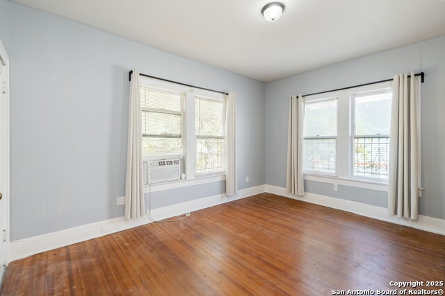 Listing photo id 13 for 703 Highland E