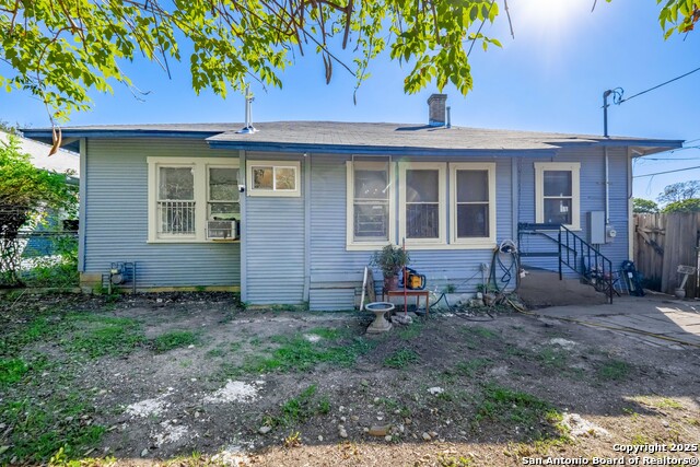 Listing photo id 23 for 703 Highland E