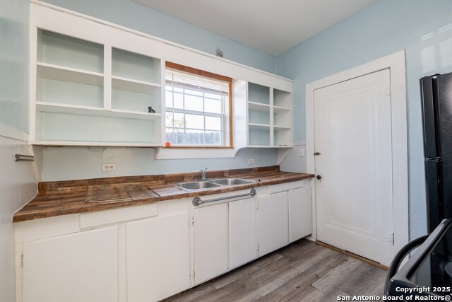 Listing photo id 30 for 703 Highland E