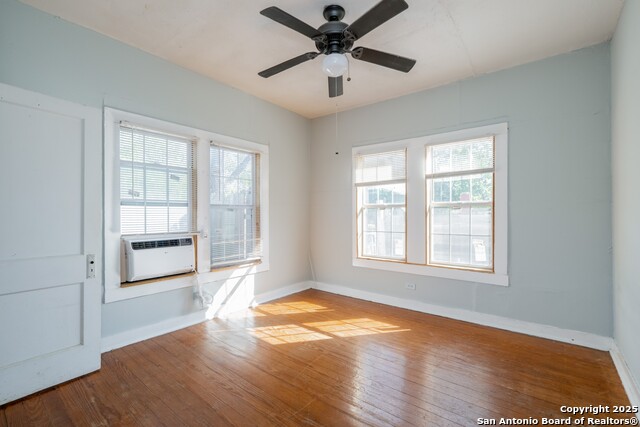 Listing photo id 33 for 703 Highland E