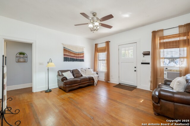 Listing photo id 4 for 703 Highland E