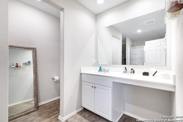 Listing photo id 9 for 10514 Letus Oak