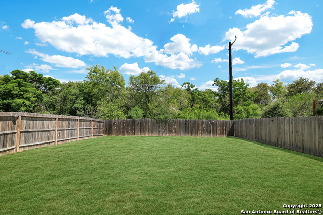 Listing photo id 14 for 10514 Letus Oak