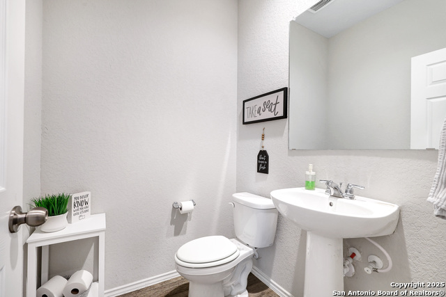 Listing photo id 6 for 10514 Letus Oak