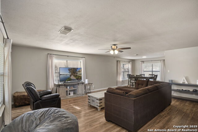 Image 8 of 33 For 7205 Breeze Hollow