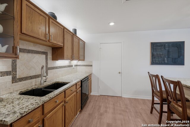 Listing photo id 11 for 6630 Eastern Clouds