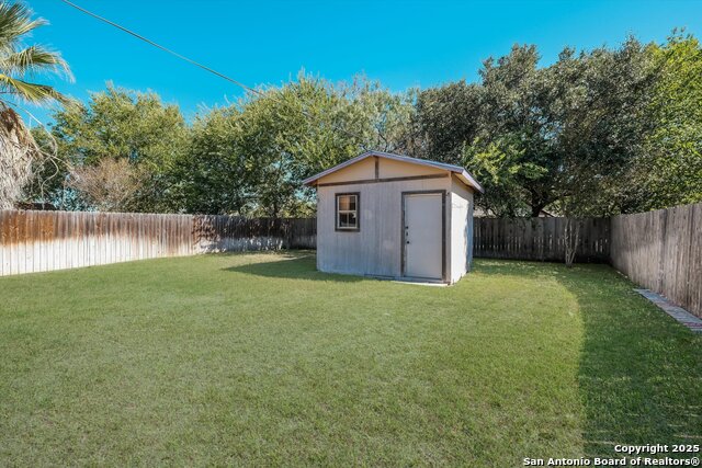 Listing photo id 27 for 6630 Eastern Clouds