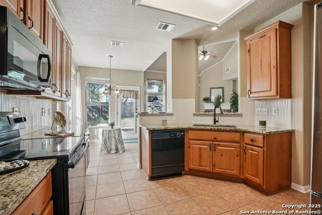 Listing photo id 10 for 555 Ginsberg