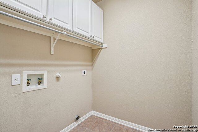 Listing photo id 13 for 555 Ginsberg