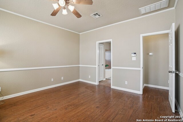 Listing photo id 15 for 555 Ginsberg