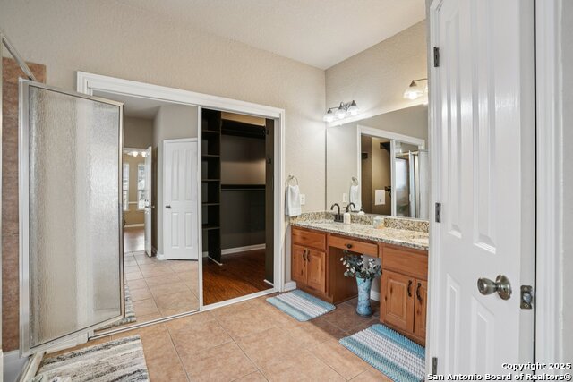 Listing photo id 16 for 555 Ginsberg