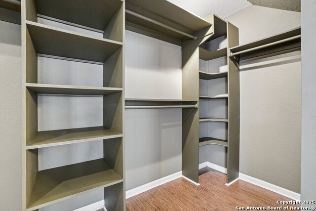 Listing photo id 19 for 555 Ginsberg