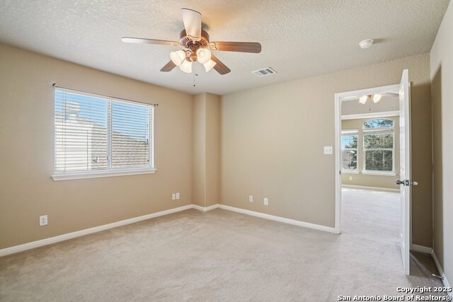 Listing photo id 25 for 555 Ginsberg