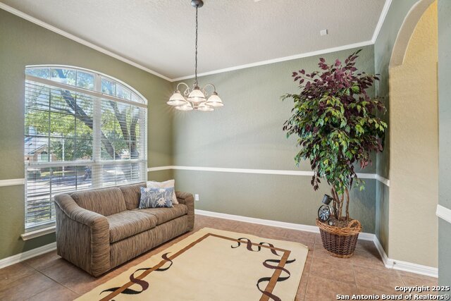 Listing photo id 3 for 555 Ginsberg