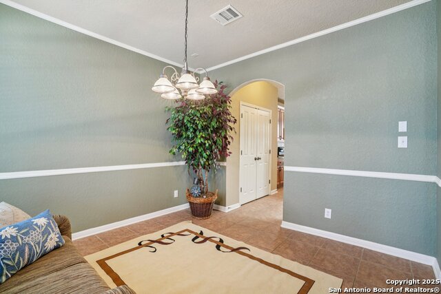 Listing photo id 4 for 555 Ginsberg