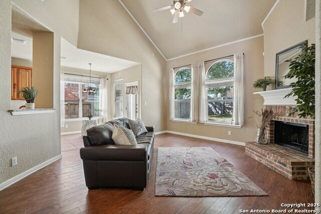 Listing photo id 5 for 555 Ginsberg