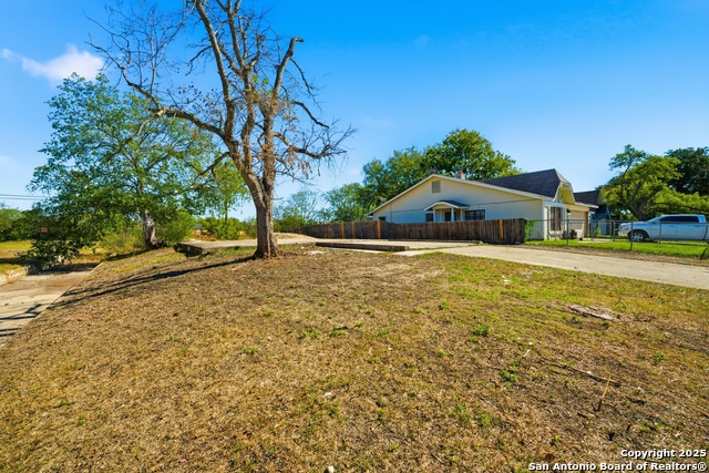 Listing photo id 8 for 8802 Catalina Bay Dr