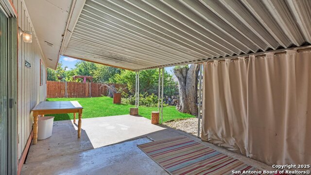 Image 16 of 19 For 208 Gamblewood