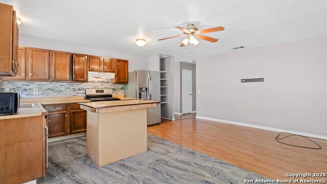 Image 5 of 19 For 208 Gamblewood