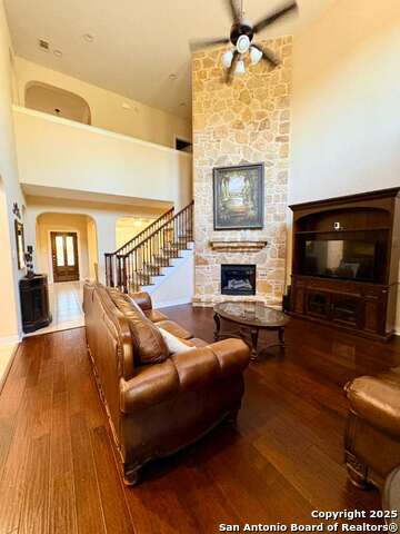 Image 11 of 38 For 18902 Salado