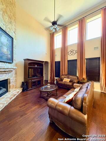 Image 13 of 38 For 18902 Salado