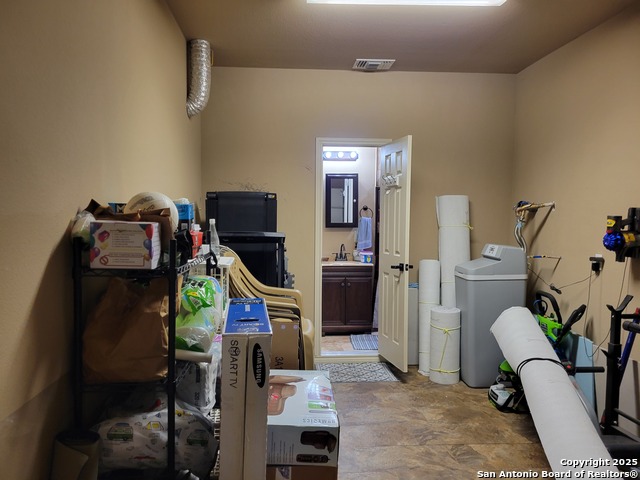 Listing photo id 15 for 1722 Palmer  