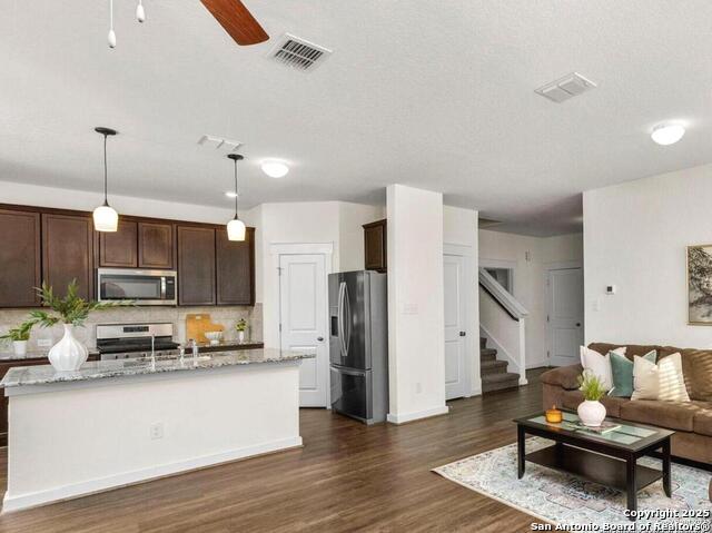 Image 4 of 20 For 8207 Chasemont