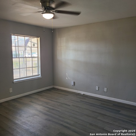 Image 6 of 17 For 5143 Village Row