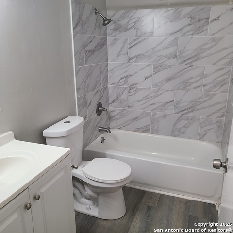 Image 7 of 17 For 5143 Village Row