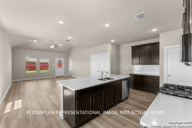 Listing photo id 11 for 8232 Foxtail Fork