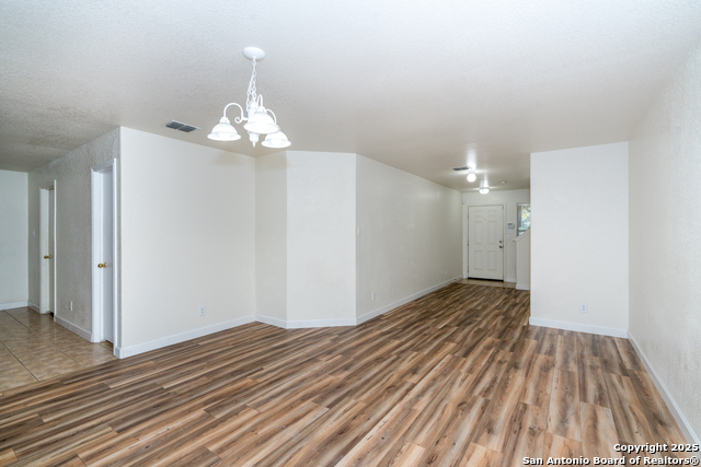 Image 18 of 51 For 13003 Southton