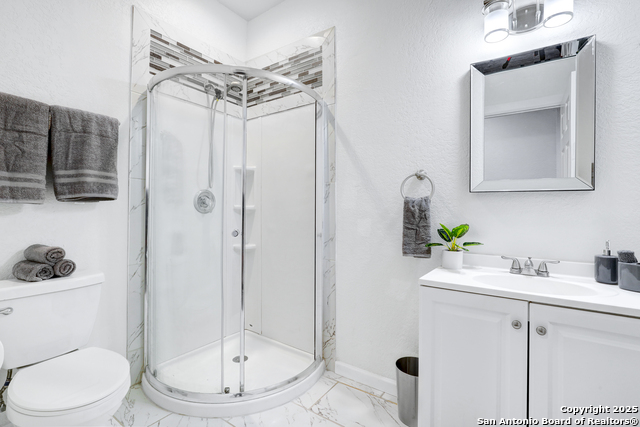 Image 22 of 23 For 1814 Interstate 35 N