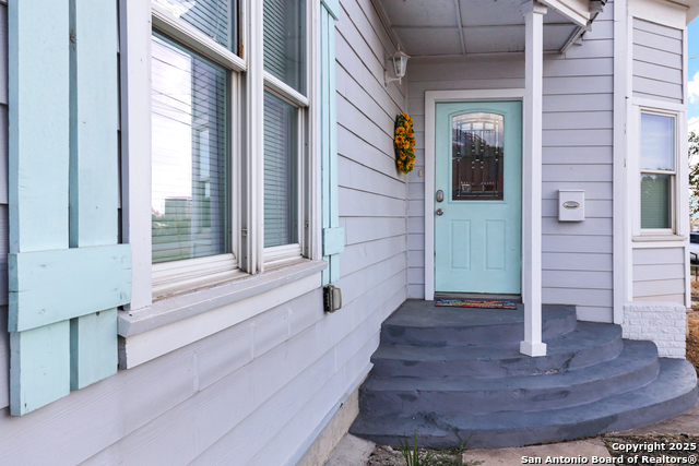 Image 4 of 23 For 1814 Interstate 35 N