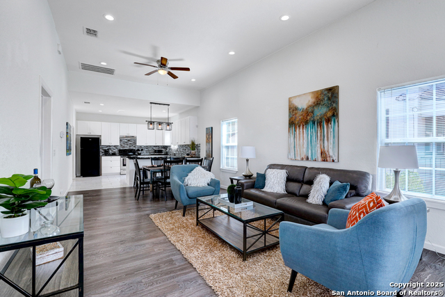 Image 8 of 23 For 1814 Interstate 35 N