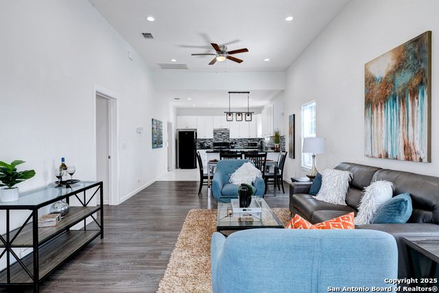 Image 9 of 23 For 1814 Interstate 35 N