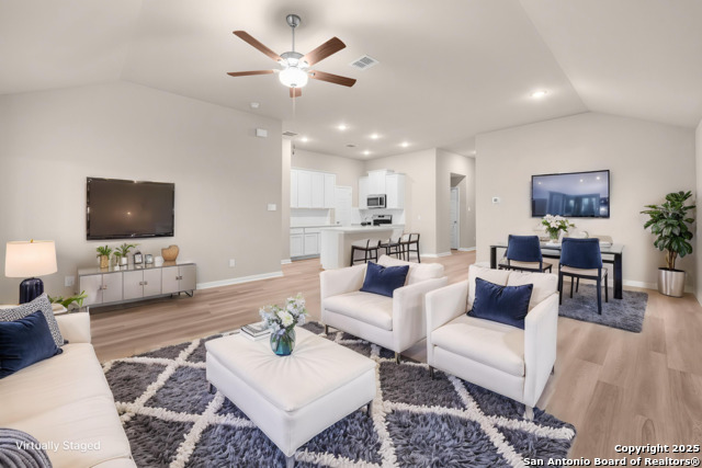 Listing photo id 4 for 8212 Foxtail Fork