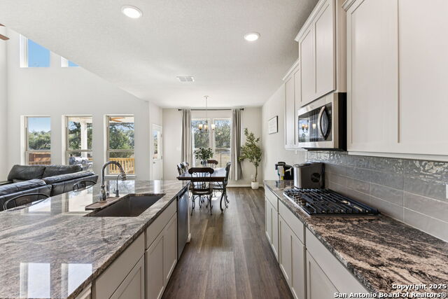 Image 2 of 20 For 1639 Dunvegan