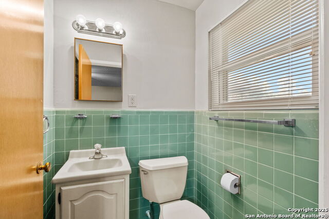 Image 23 of 26 For 411 Cave