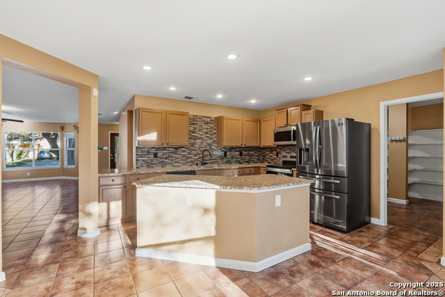 Listing photo id 8 for 17426 Emerald Canyon