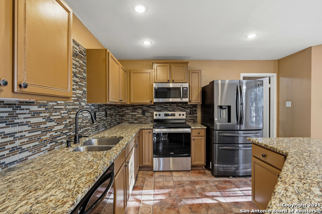 Listing photo id 9 for 17426 Emerald Canyon