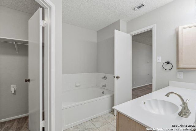 Listing photo id 16 for 17426 Emerald Canyon