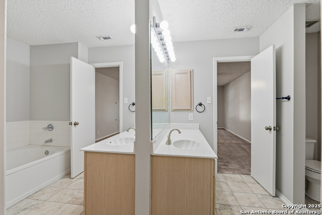 Listing photo id 17 for 17426 Emerald Canyon