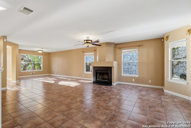 Listing photo id 3 for 17426 Emerald Canyon