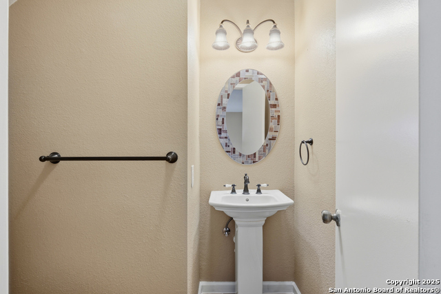 Listing photo id 5 for 17426 Emerald Canyon