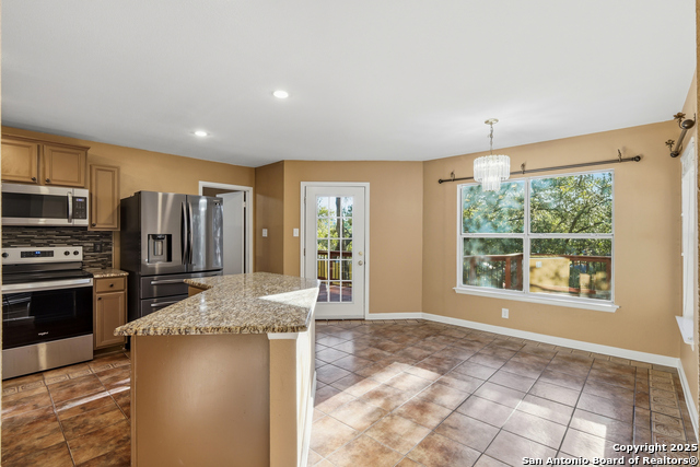 Listing photo id 7 for 17426 Emerald Canyon