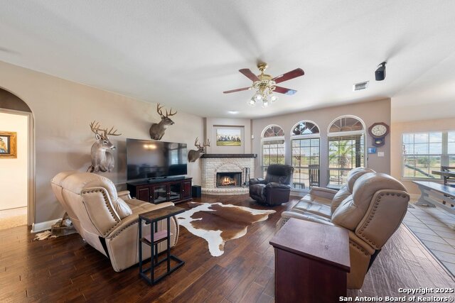 Image 11 of 50 For 2425 Elm Creek