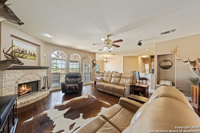 Image 12 of 50 For 2425 Elm Creek