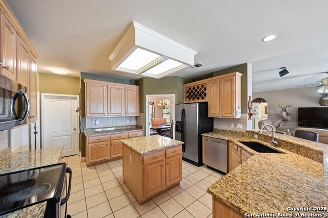 Image 16 of 50 For 2425 Elm Creek